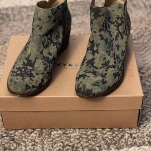 LUCKY BRAND Camouflage Booties|Size 8.5